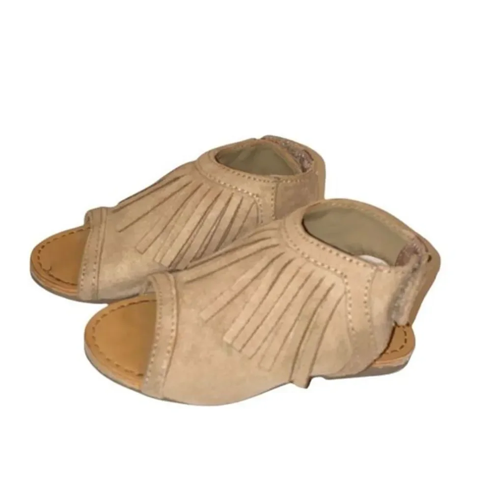 🎀3/$23🎀 crazy 8 nude fringe bootie flats